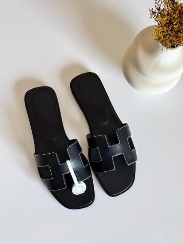 Alexander McQueen zip-up sneakers for everyday wear in black