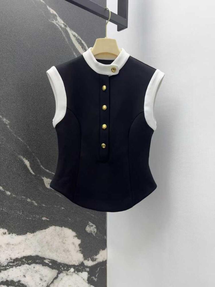 توب رسمي قميص بدون أكمام من لويس فيتون بلون أسود مزين بأزرار ذهبي