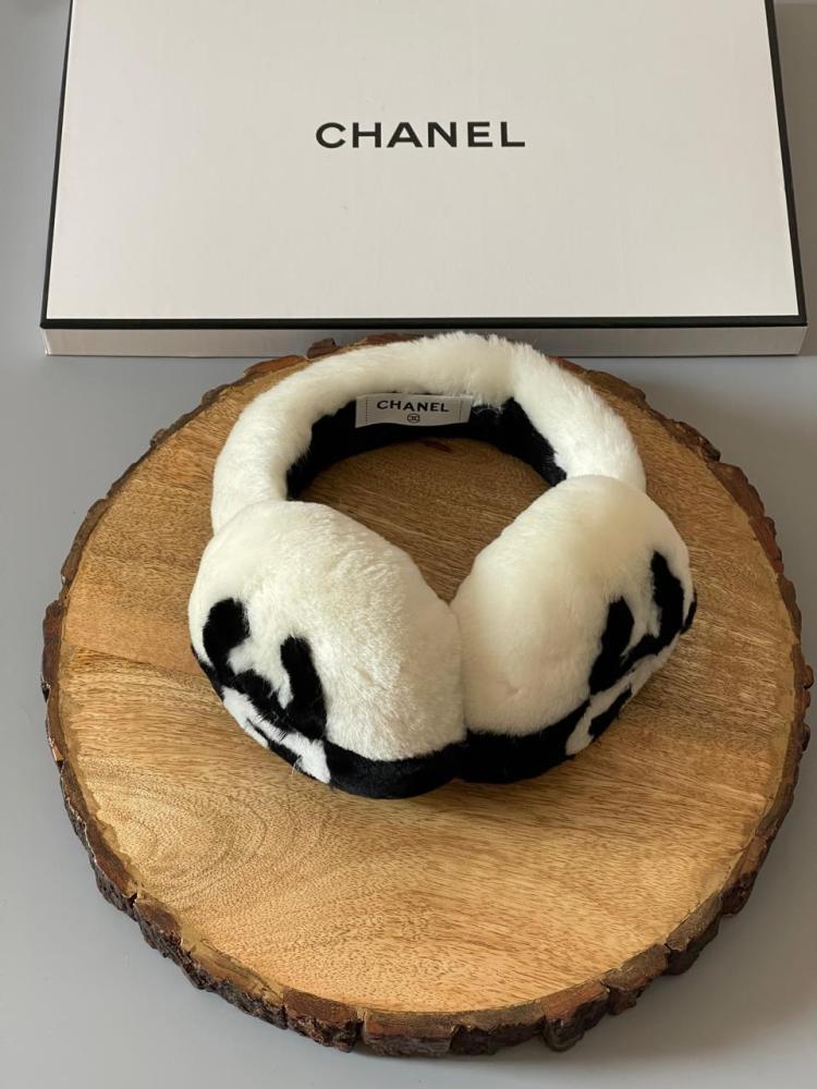 ホワイト　セット Chanel Winter Headphones for Women, Black and White Fur - E