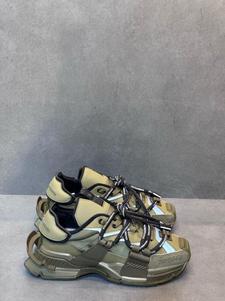 سنيكر دولتشي اند جابانا رجالي لو توب سبيس بلون زيتي