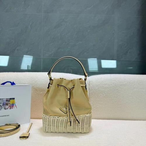 バッグ Gucci square shoulder bag in GG canvas with beige leather