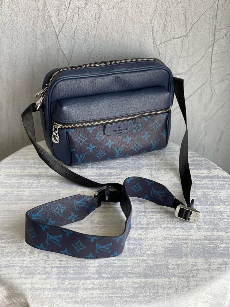 バッグ

ロサンゼルスエンジェルス来場者限定品のため、行列に並んでゲットしました Bottega Veneta Women's Large Bag in High Quality Braided