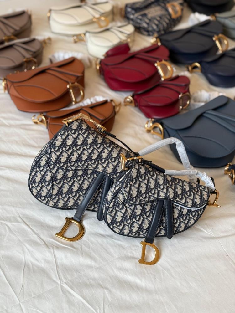 【スタイリッシュ×高級感♪】DIOR★Saddle ベルトバッグ Saddle Bag with Strap Dior Oblique Jacquard and Natural