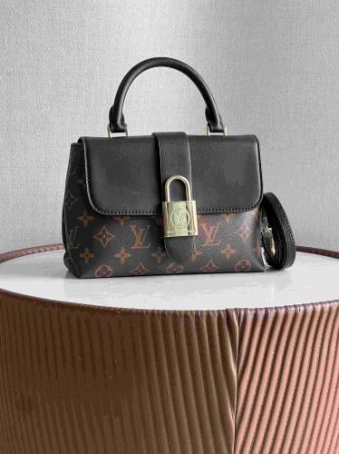 Fendi Peekaboo I See You Handbag in Chic Olive - E-SEVEN STORE