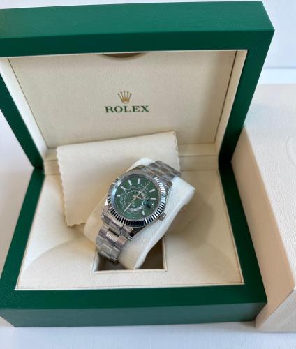 Rolex Sky Doler men's wristwatch in silver with a green dial - E