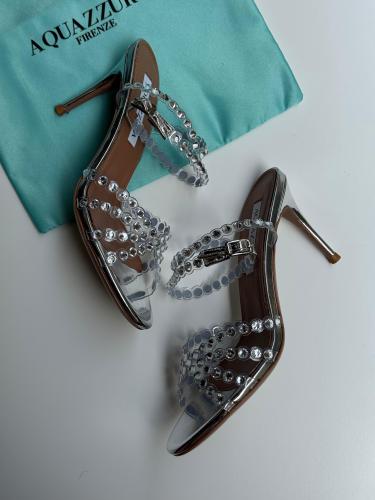【SWAROVSKIxAQUAZZURA】アクアズーラ＊オーラサンダル AQUAZZURA Aura sandal, Soft gold tone | Swarovski