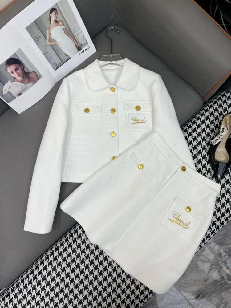CHANELシャツ Chanel Women's Crew Neck T-Shirt with Hollow Out Pattern