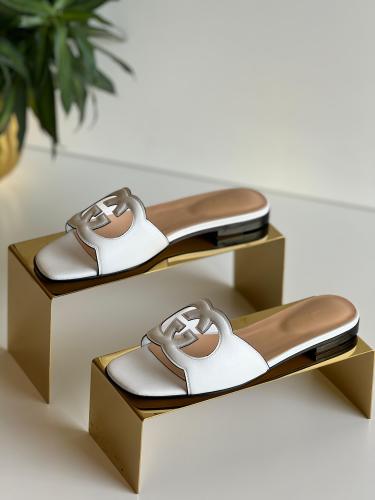 Gucci Summer Flat Slippers in Luxurious White Leather - E