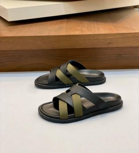 HERMES 最新作 サンダル お洒落 H ロゴ 本革 カーキ黒茶 Kazimir Hermes Kazmir Men's Sandal, Black and Olive Leather - E