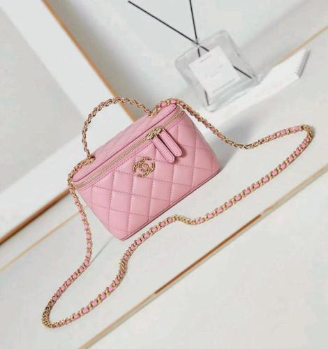 Small Chanel bag with 18cm chain in black and gold | ESEVEN STORE
