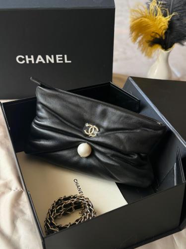 高級感溢れるCHANEL☆トラベルジップ Chanel 25cm Tote Bag with Shoulder Chain in Beige - E-SEVEN