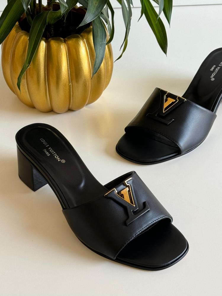 【上品で優雅な足元に】★LOUIS VUITTON★Capri Flat ミュール Louis Vuitton Capri Women's Comfort Heeled Sandal in Black