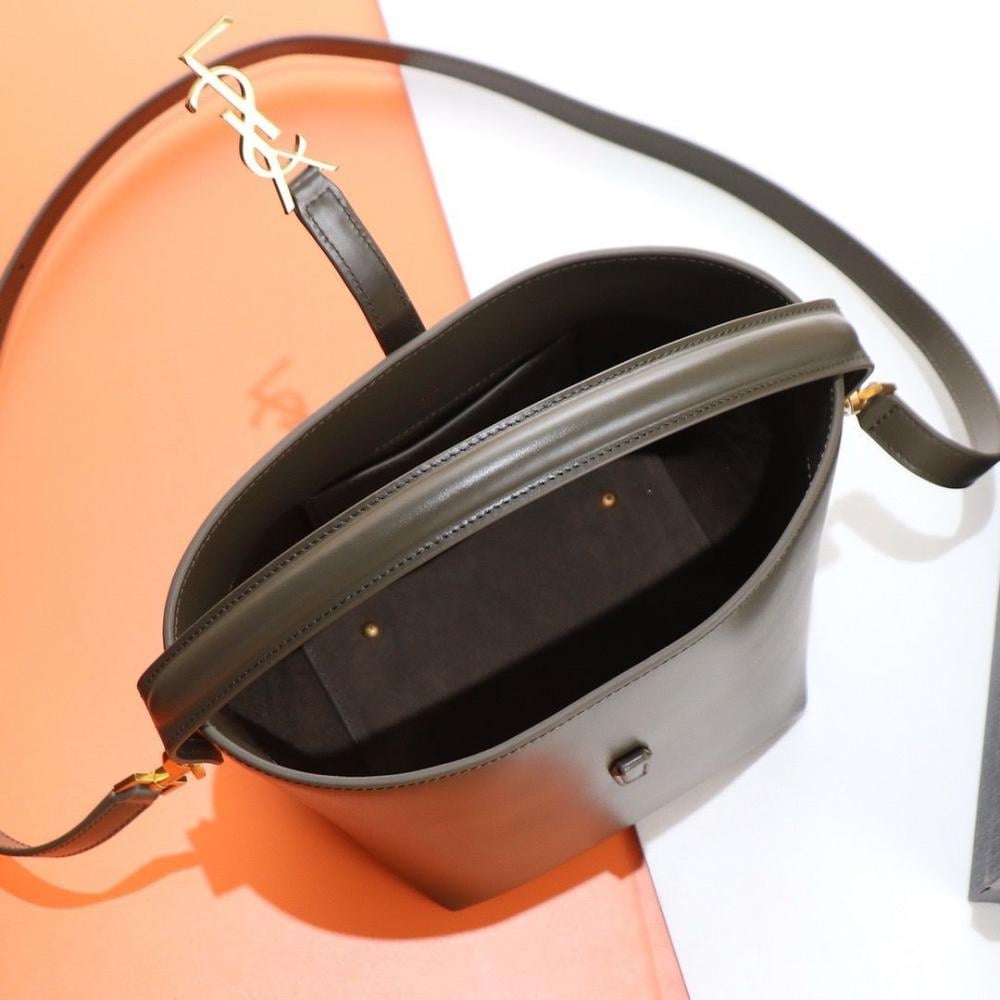 yo様 Monster Truck Limo: Ride in Style with 14 Friends! | TikTok