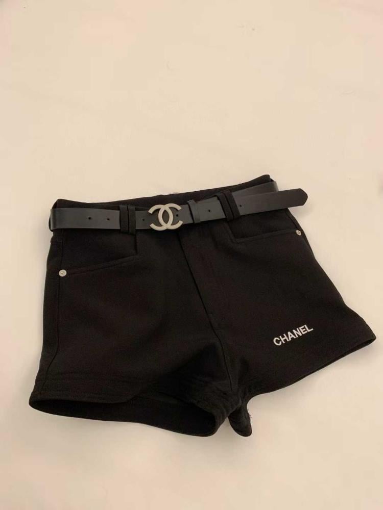 CHANEL ショートパンツ　黒　サイズM CHANEL（シャネル）ショートパンツ 黒 サイズ:34(XXS位
