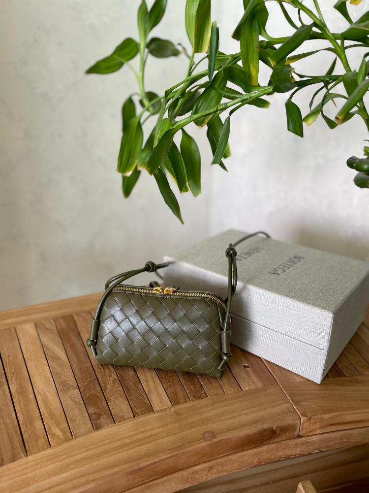 オリーブ Bottega Veneta Women's Olive Green Leather Shoulder Bag - E-SEVEN