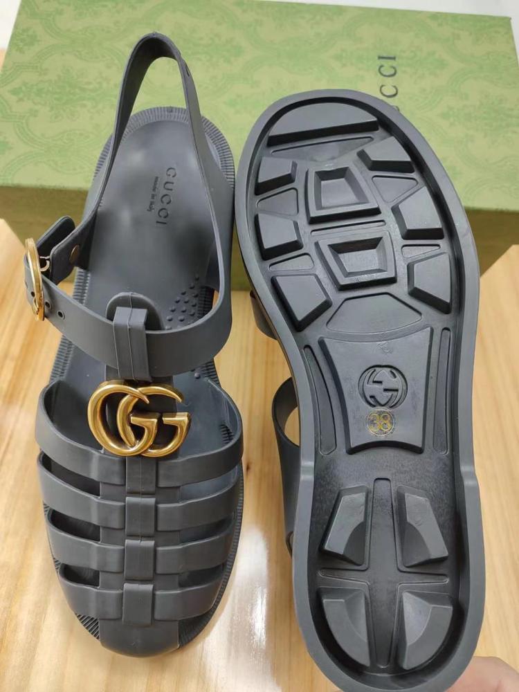 Gucci Men's Comfortable Sandal with Gold Logo Cutout - E