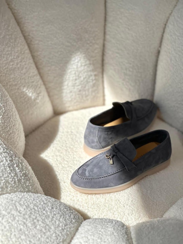 حذاء نسائي لورو بيانا جلد مخملي لون رمادي فاتح