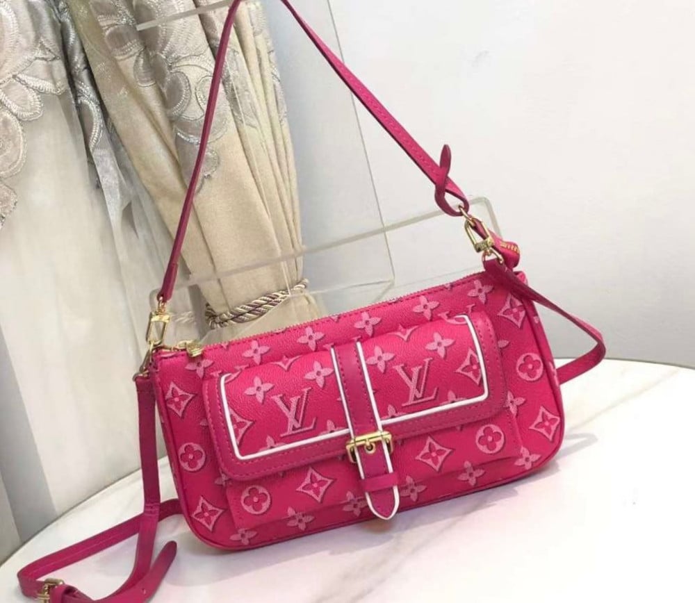 حقيبة نسائية لويس فيتون مونوغرام كانفاس ماكسي - بينك