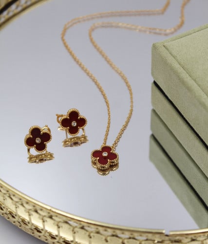 Van Cleef & Arpels Gold Accessory Set: Necklace, Bracelet
