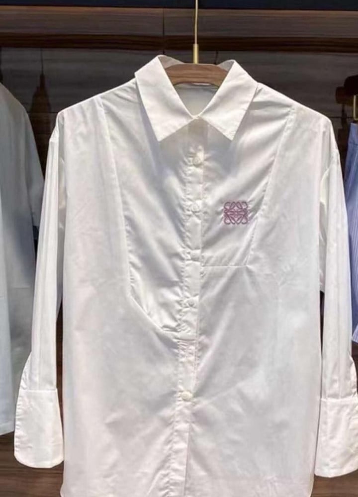 قميص لويفي ابيض اكمام طويلة