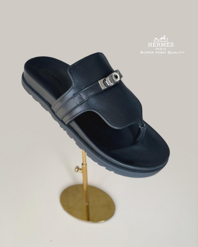 سليبر هيرمس أصبع - نسائي جلد أسود مع أكسسوار فضي