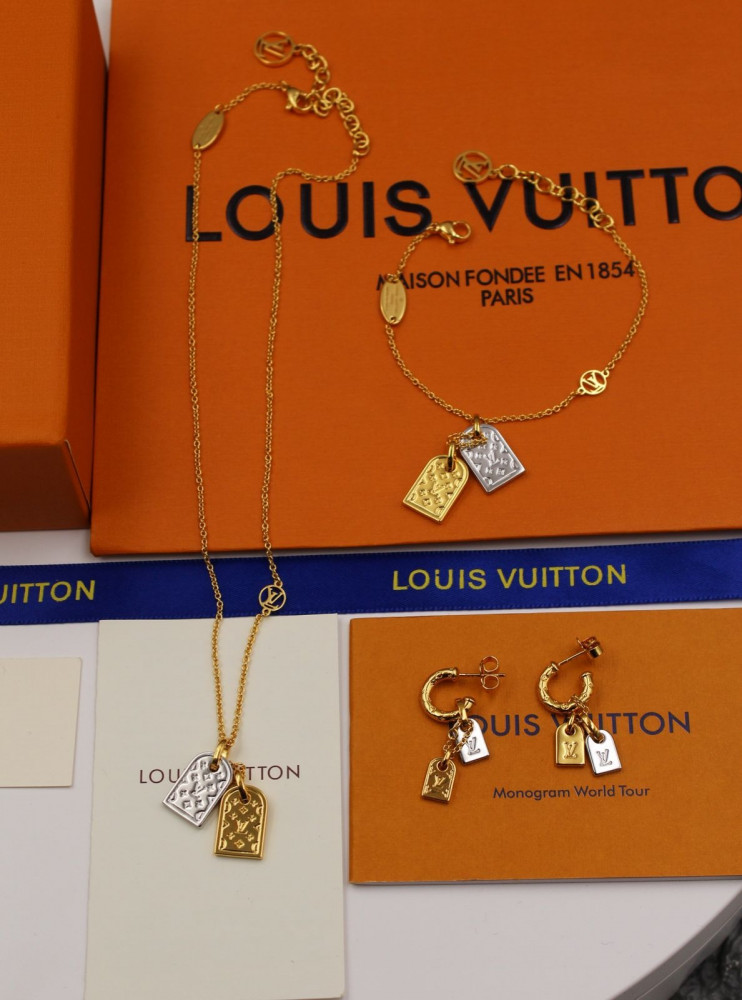 مجموعة قلادة وأقراط وسوار ذهبي وفضي -لويس فويتون