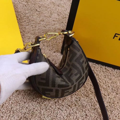 حقيبة فندي غرافي قماش جاكار FF صغيرة سوداء
