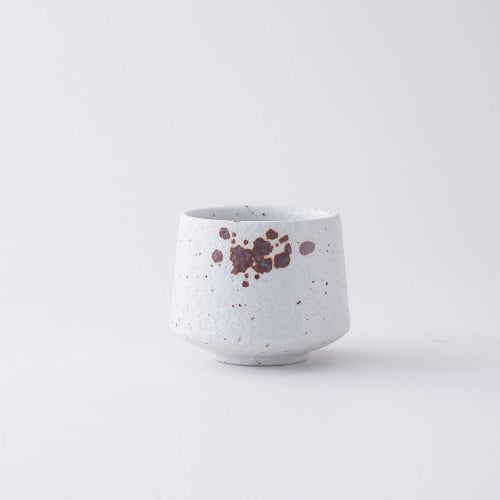 منتج مجاني: كوب سيرامك بتصميم حجري - 180 مل ابيض مرقط بالبني