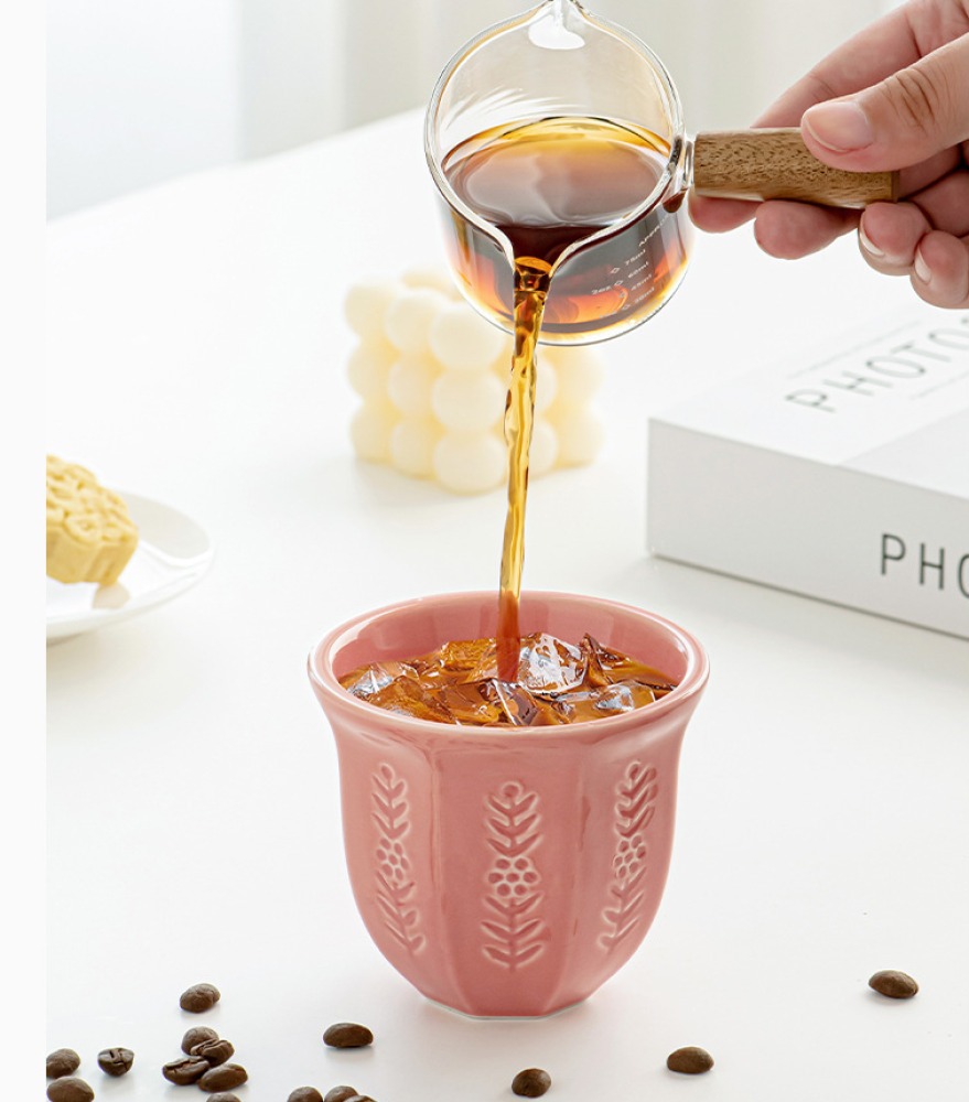 كوب قهوة سيراميك بتصميم القهوة السعودية التراثية – سعة 180 مل