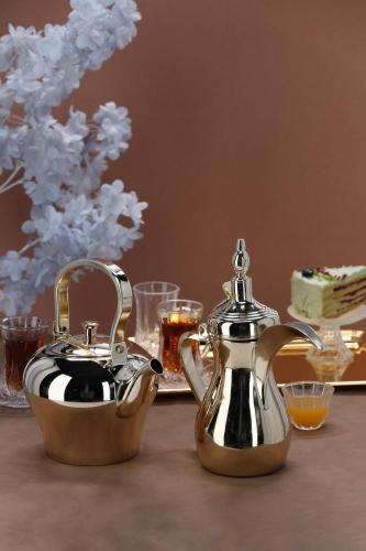 طقم ابريق شاي ودلة قهوة لون ذهبي D574