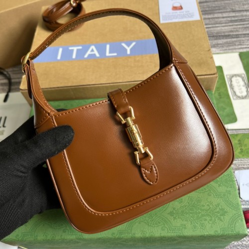 قوتشي ميني ١٩ سم مطفي