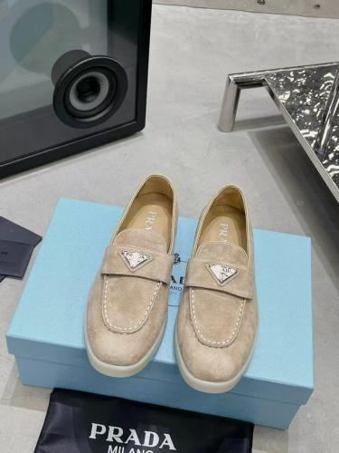 شوز برادا مخمل