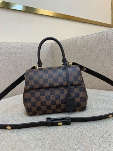 لوي فيتون ٢٠ سم