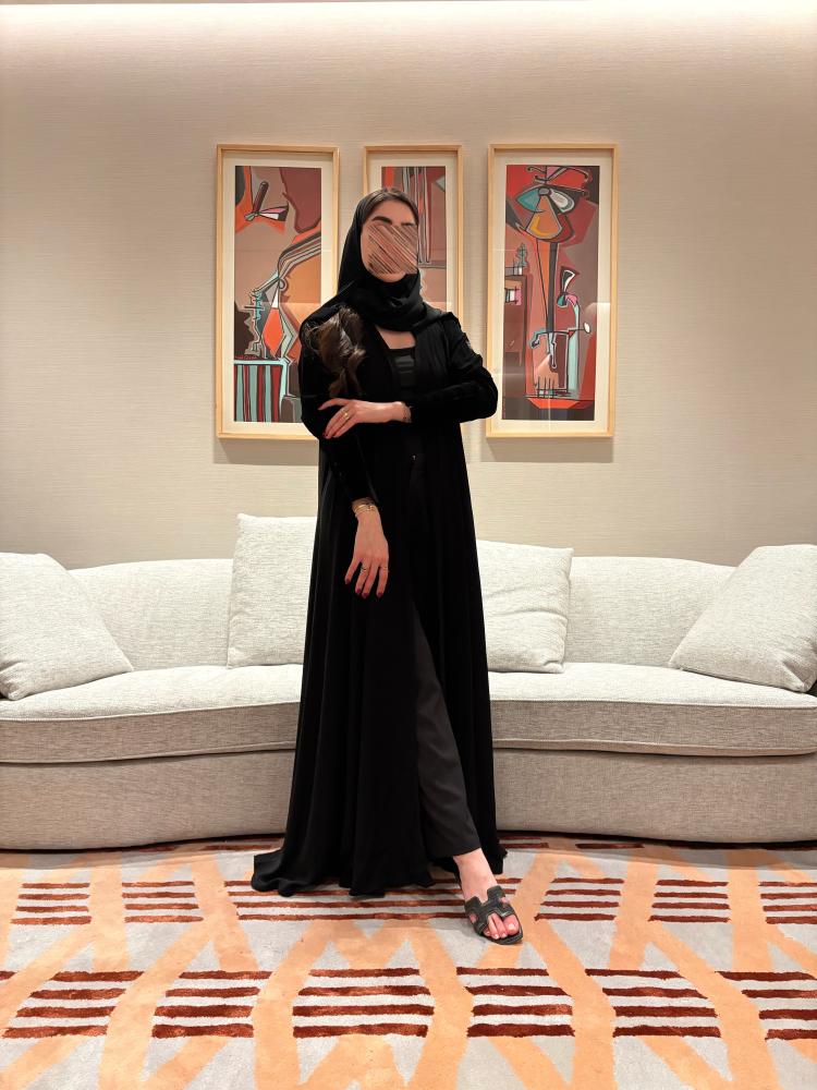 لارا اكمام مخمل