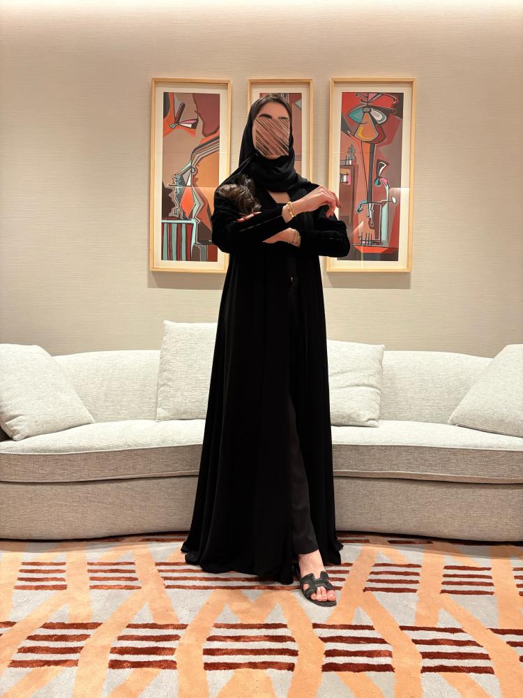 لارا اكمام مخمل