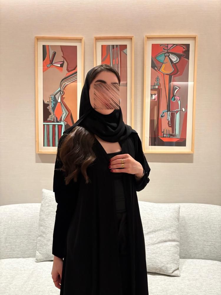 لارا اكمام مخمل