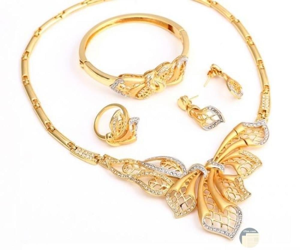 ملكة – تألقي بالذهب الأصيل وفخامة لا تُضاهى