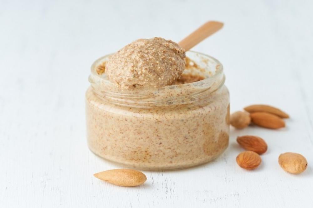 زبدة اللوز الطبيعية