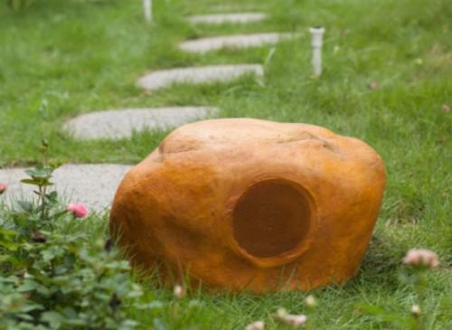 PS-520D 1. *نظام مكبر صوت خارجي*: مناسب للموسيقى الخلفية والنداء في الحدائق والمتنزهات.  2. *جودة صوت*: ووفّر مقاوم للماء 5.25 بوصة، مع قوة إخراج تصل إلى 40W عند 100V.  3. *مقاوم للعوامل الجوية*: حماية IP66 وهيكل ABS محمي من الأشعة فوق البنفسجية.  4. *ترك