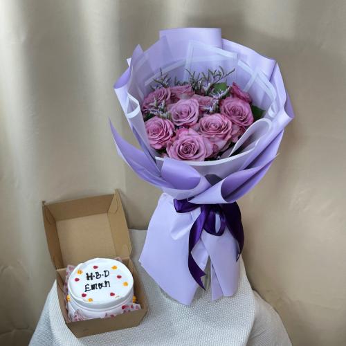 كيك مع بوكيه ورد