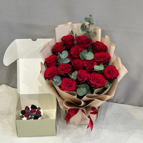 بوكيه ورد مع كيك جاناش