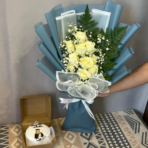 بوكيه مع كيك التخرج