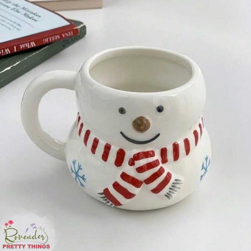 كوب رجل الثلج بوشاح