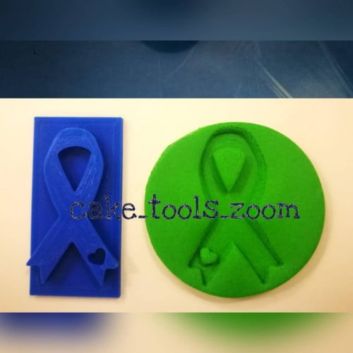 ختم شعار سرطان الثدي مع قلب نافر