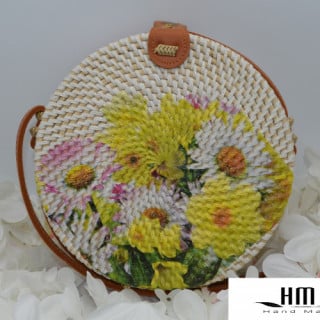 حقيبة من الخوص الطبيعي