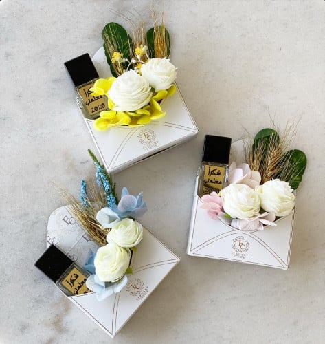 ظرف الورد الصناعي مع اضافة ميني عطر فرنسي ( 7 مل )