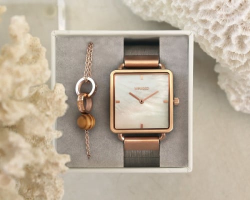 ساعة ليا صدف مع اسورة نسائية