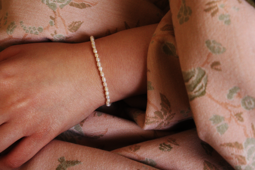 Tiny Freshwater White Pearls Bracelet