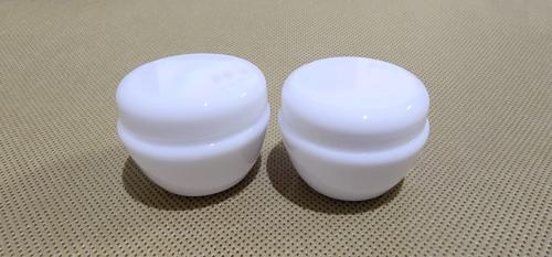 محبرة بلاستيكية صغيرة، لون أبيض غير شفاف