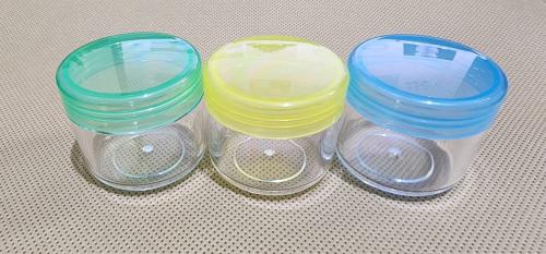 محبرة بلاستيك صغيرة مع الليقة القطن